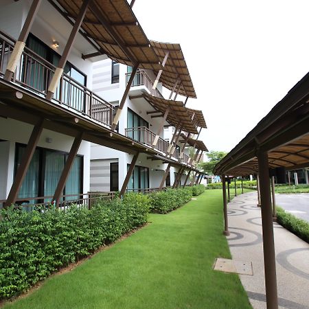Bangsaen Heritage Hotel - SHA Certified Buitenkant foto