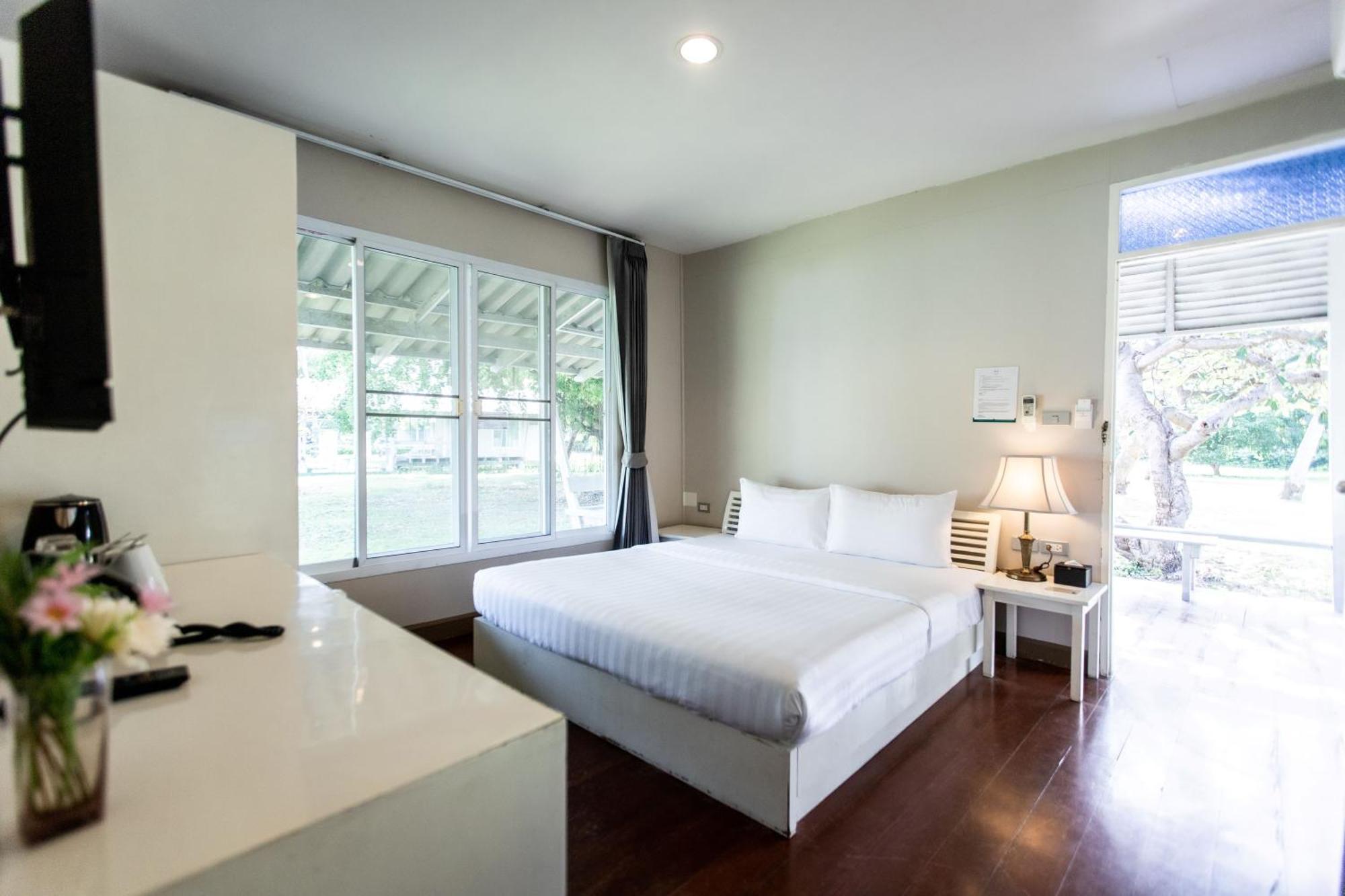 Bangsaen Heritage Hotel - SHA Certified Buitenkant foto