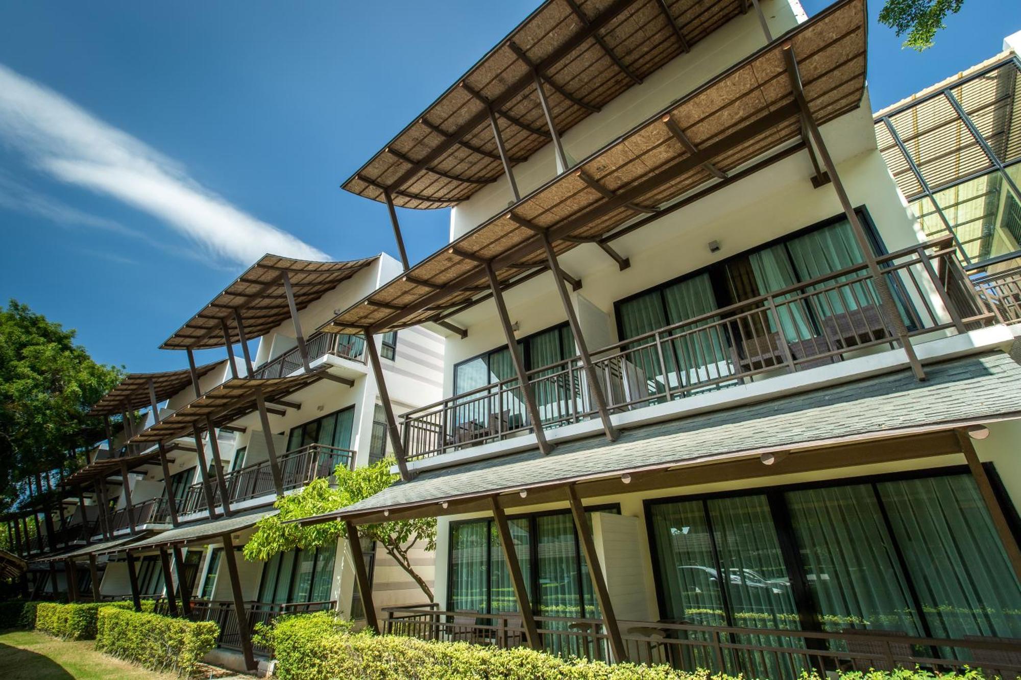 Bangsaen Heritage Hotel - SHA Certified Buitenkant foto