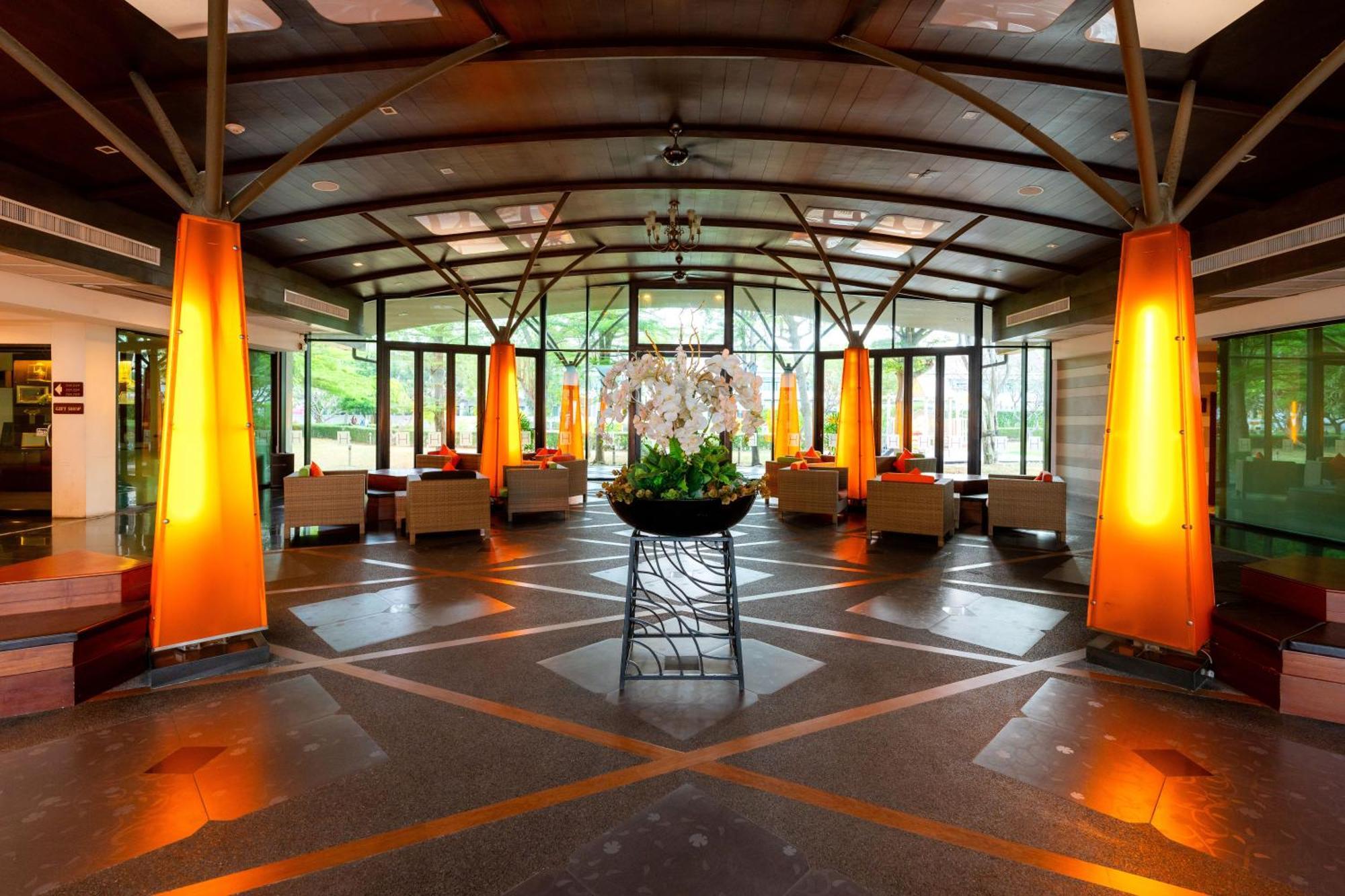 Bangsaen Heritage Hotel - SHA Certified Buitenkant foto