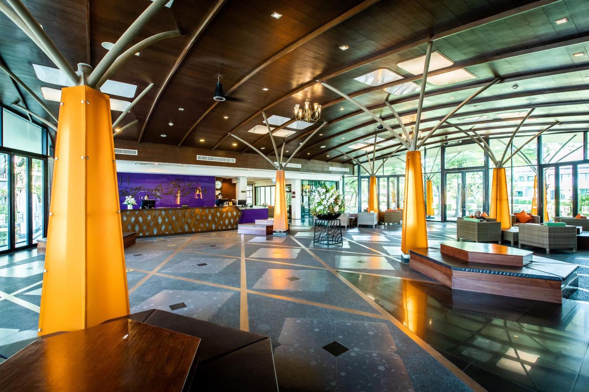 Bangsaen Heritage Hotel - SHA Certified Buitenkant foto